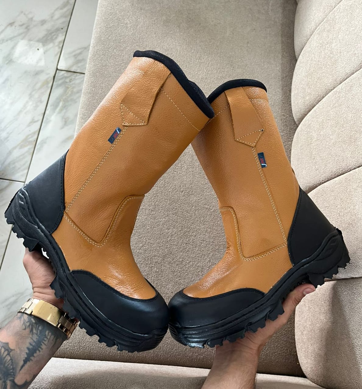 Bota SOLDADOR EN CUERO AMARILLA CON NEGRO R-23