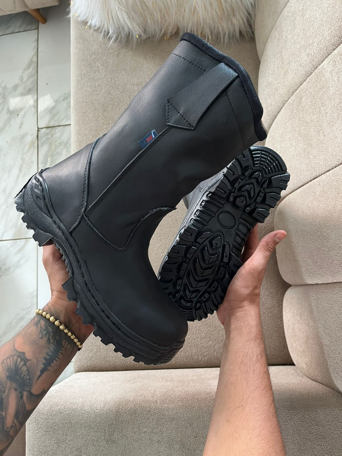Bota SOLDADOR EN CUERO NEGRA R-21