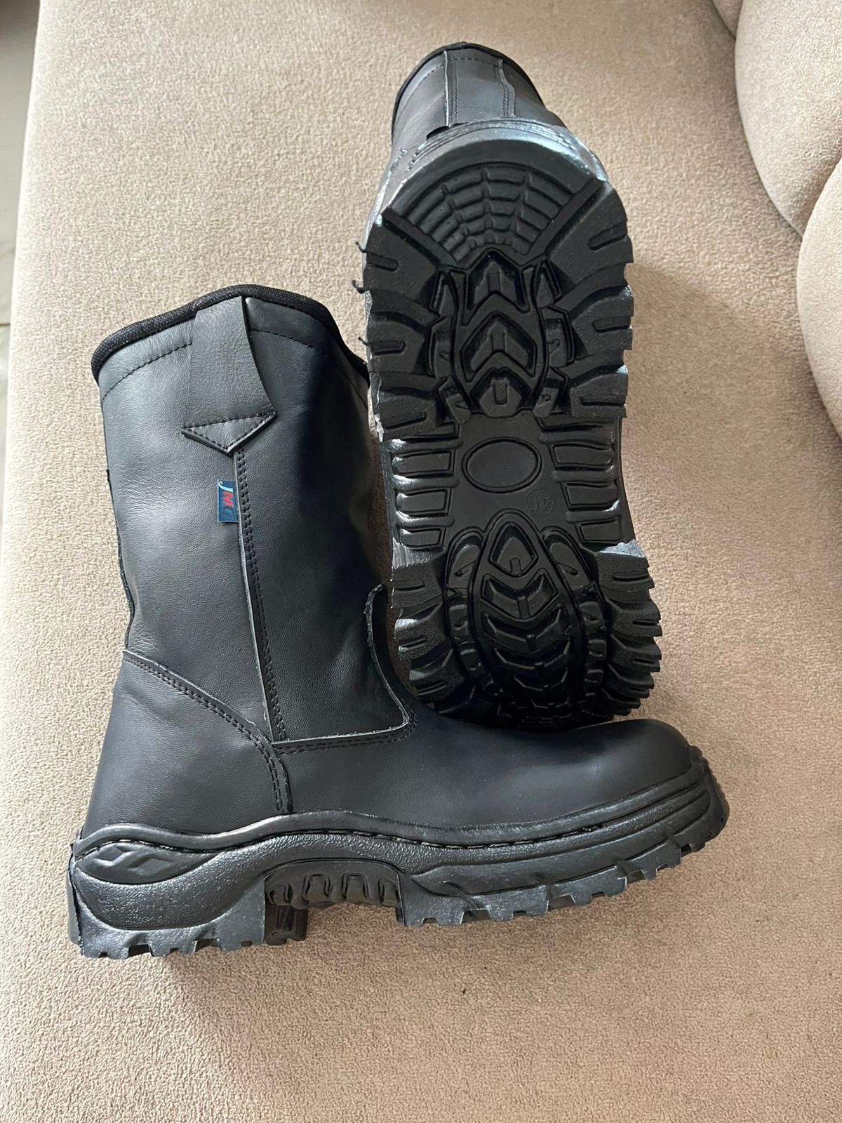 Bota SOLDADOR EN CUERO NEGRA R-21