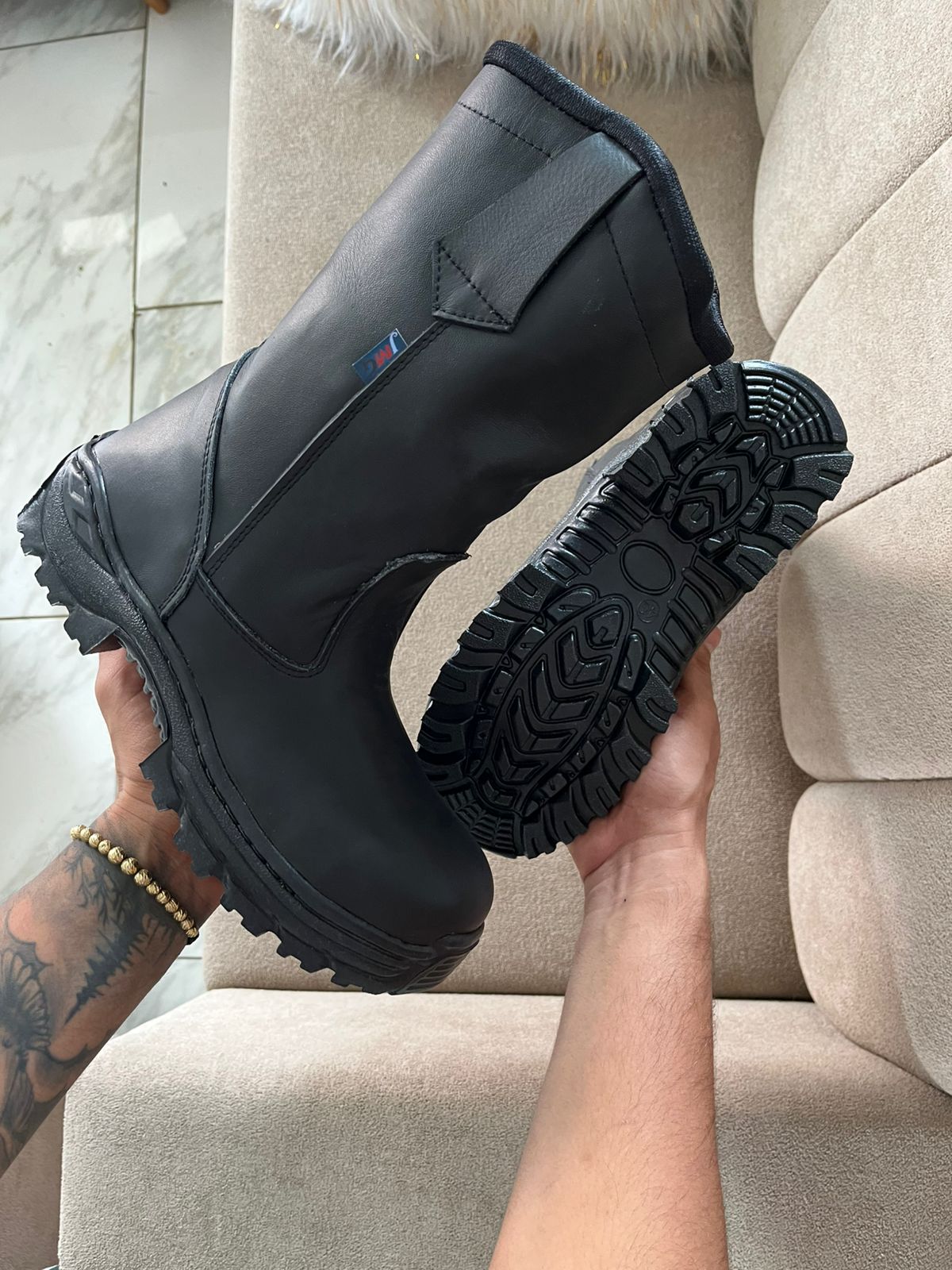 Bota SOLDADOR EN CUERO NEGRA R-21