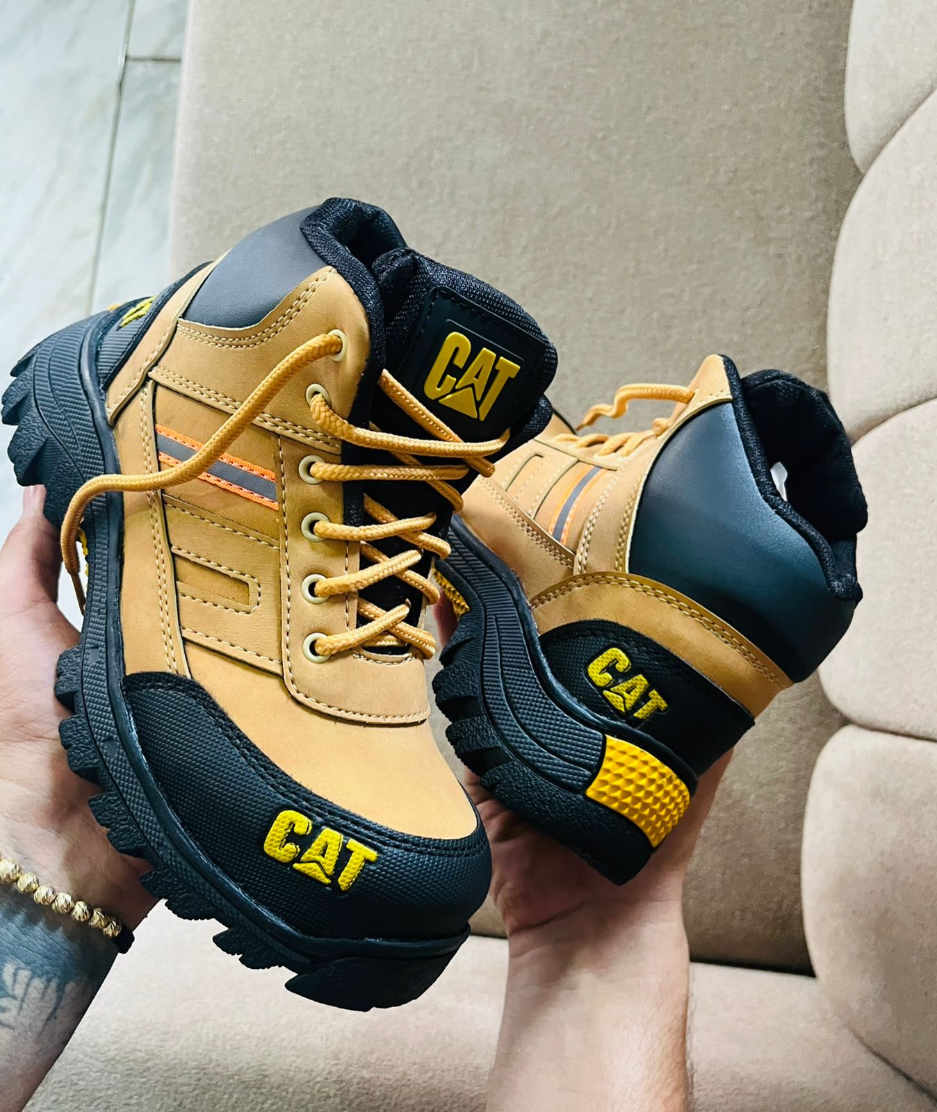 Bota CATERPILLAR AMARILLA X-73