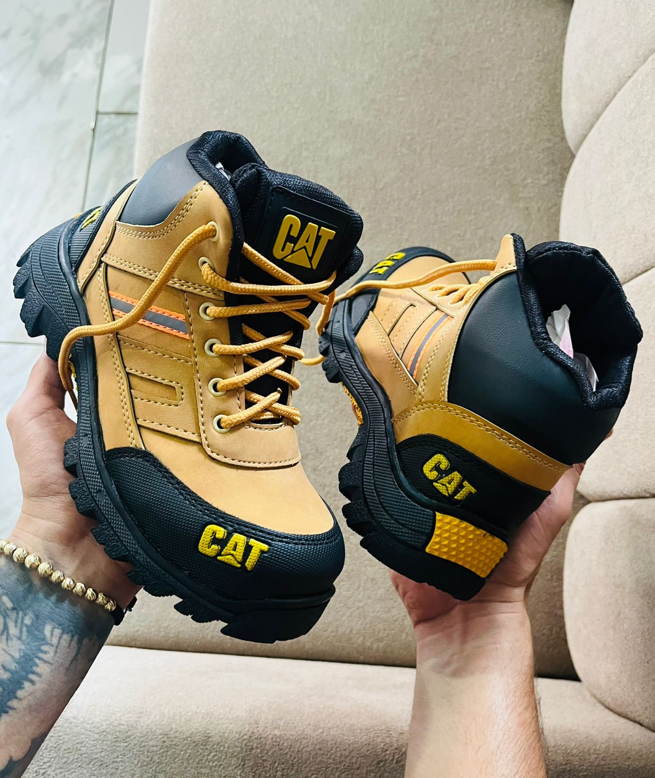 Bota CATERPILLAR AMARILLA X-73