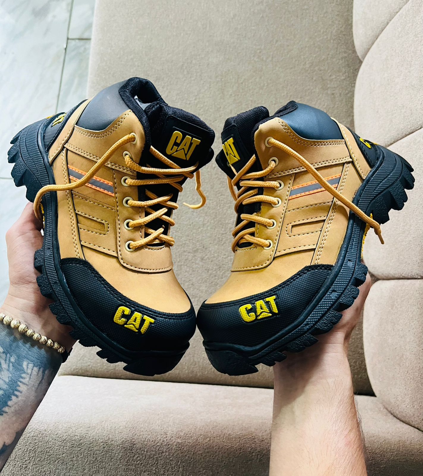 Bota CATERPILLAR AMARILLA X-73
