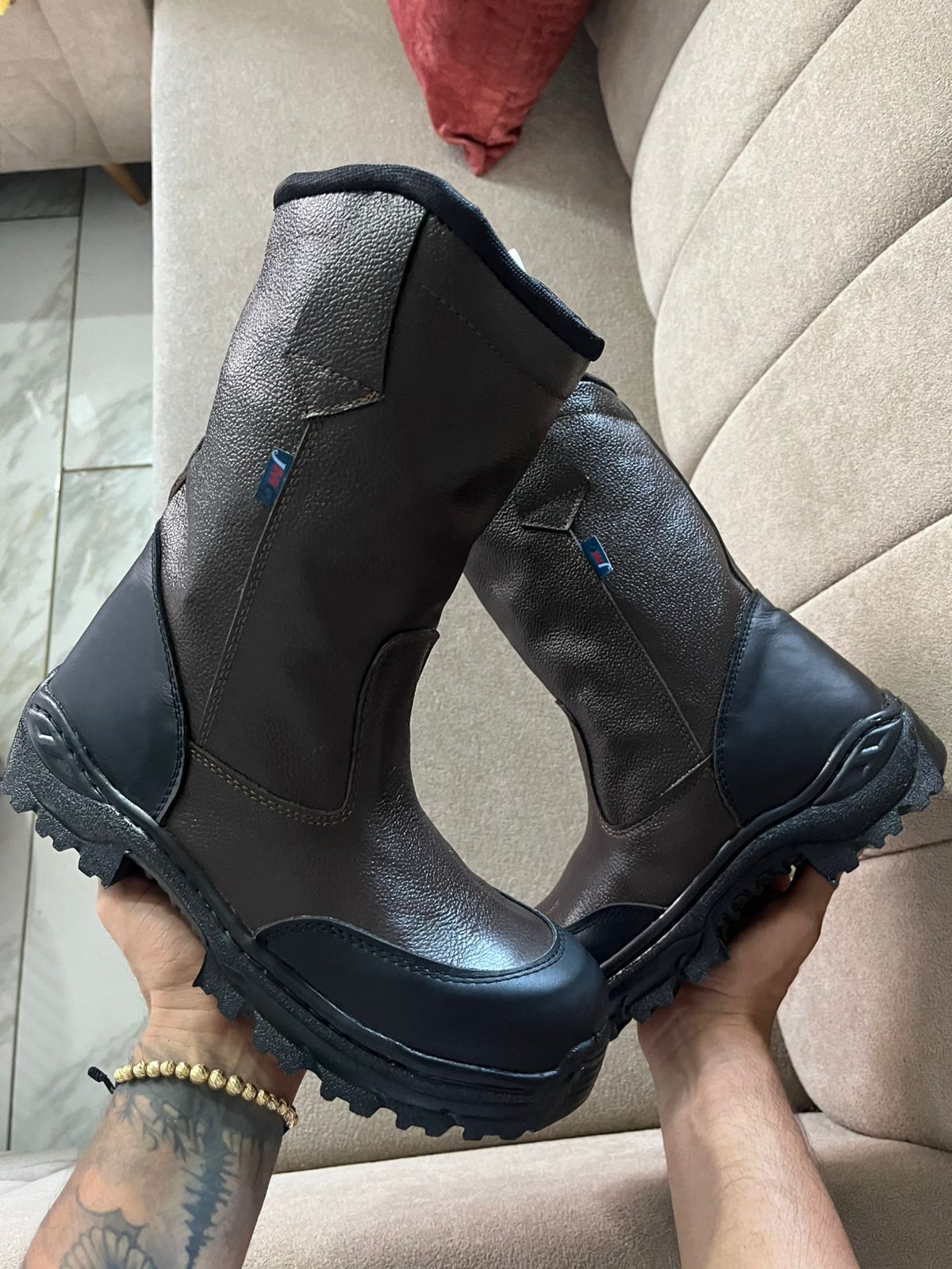 Bota SOLDADOR EN CUERO CAFE CON NEGRO R-24