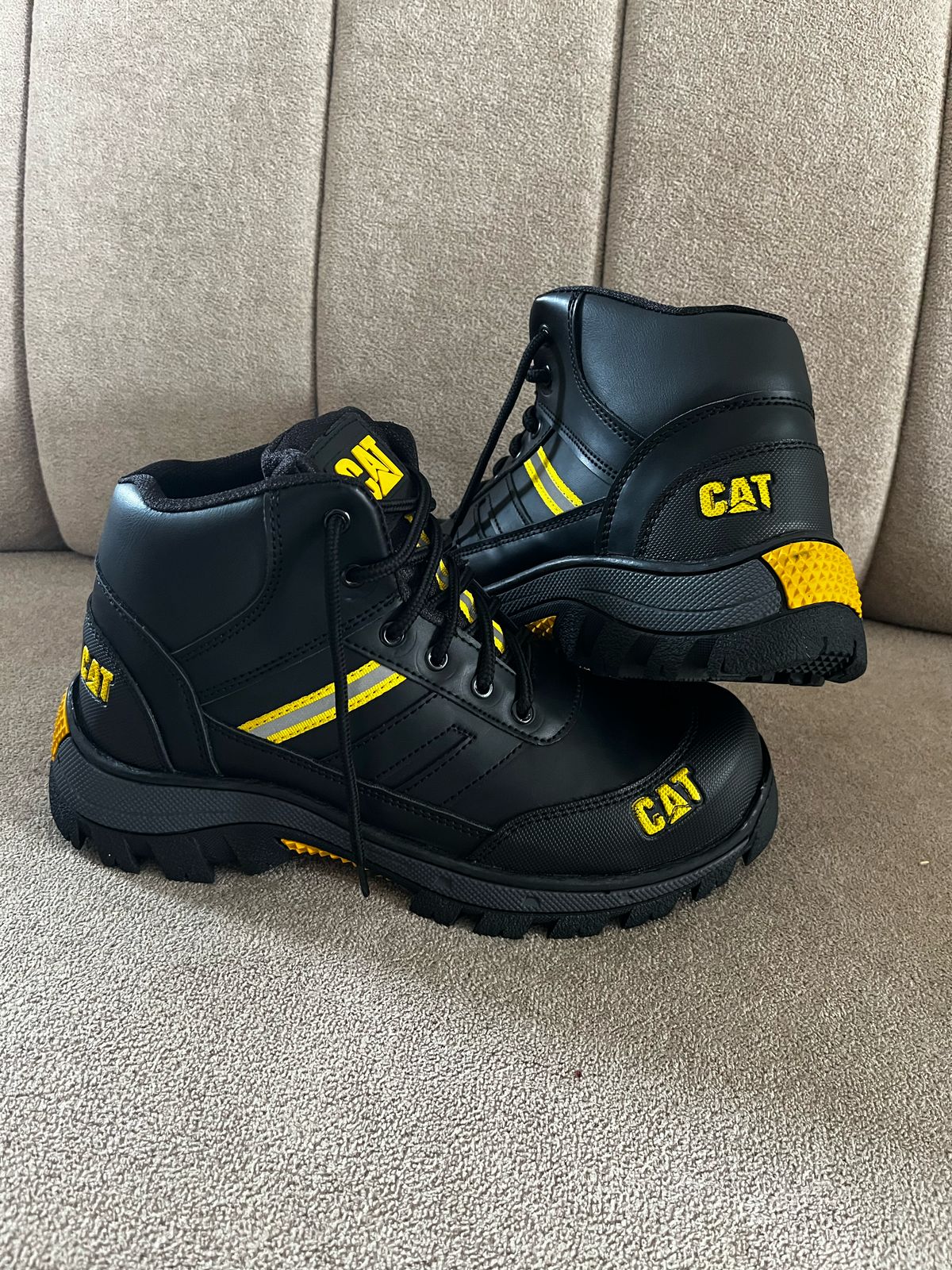 Bota CATERPILLAR NEGRA X-71