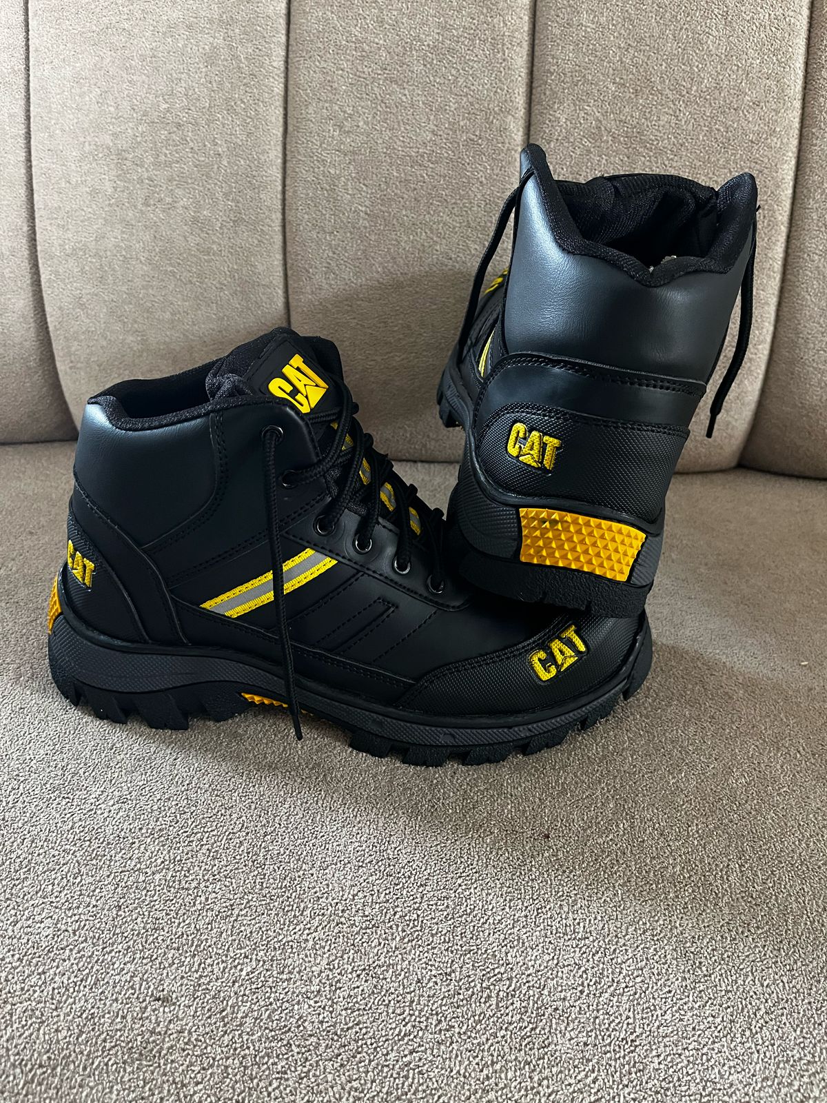Bota CATERPILLAR NEGRA X-71